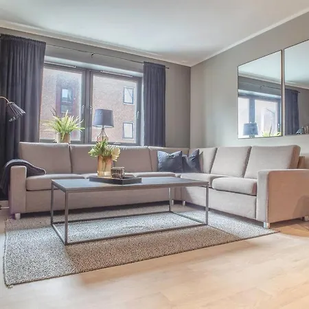 Apartment Near Brosundet, Newly Refurnished, Free Street Parking *