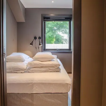 Apartment Near Brosundet, Newly Refurnished, Free Street Parking