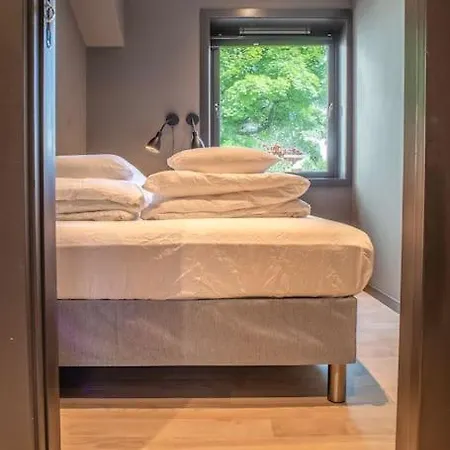 Apartment Near Brosundet, Newly Refurnished, Free Street Parking *