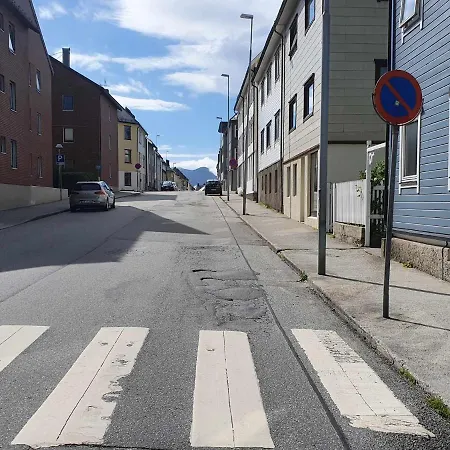 Apartment Near Brosundet, Newly Refurnished, Free Street Parking