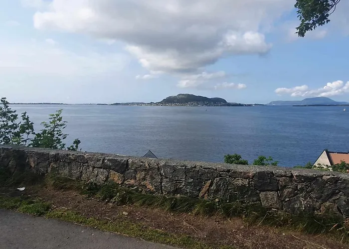 公寓 Near Brosundet, Newly Refurnished, Free Street Parking *